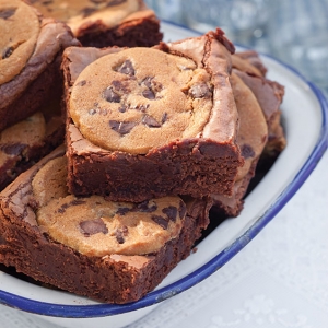 chocolate chip cookie brownies