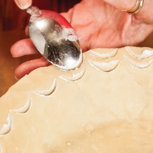 crescent edges on a pie crust